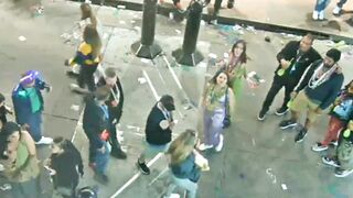 Flashing at Mardi Gras: woman flashing boobs for beads at mardi gras on earthcam #1