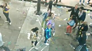 Flashing at Mardi Gras: woman flashing boobs for beads at mardi gras on earthcam #4