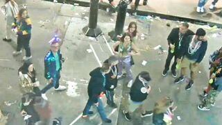 Flashing at Mardi Gras: woman flashing boobs for beads at mardi gras on earthcam #2