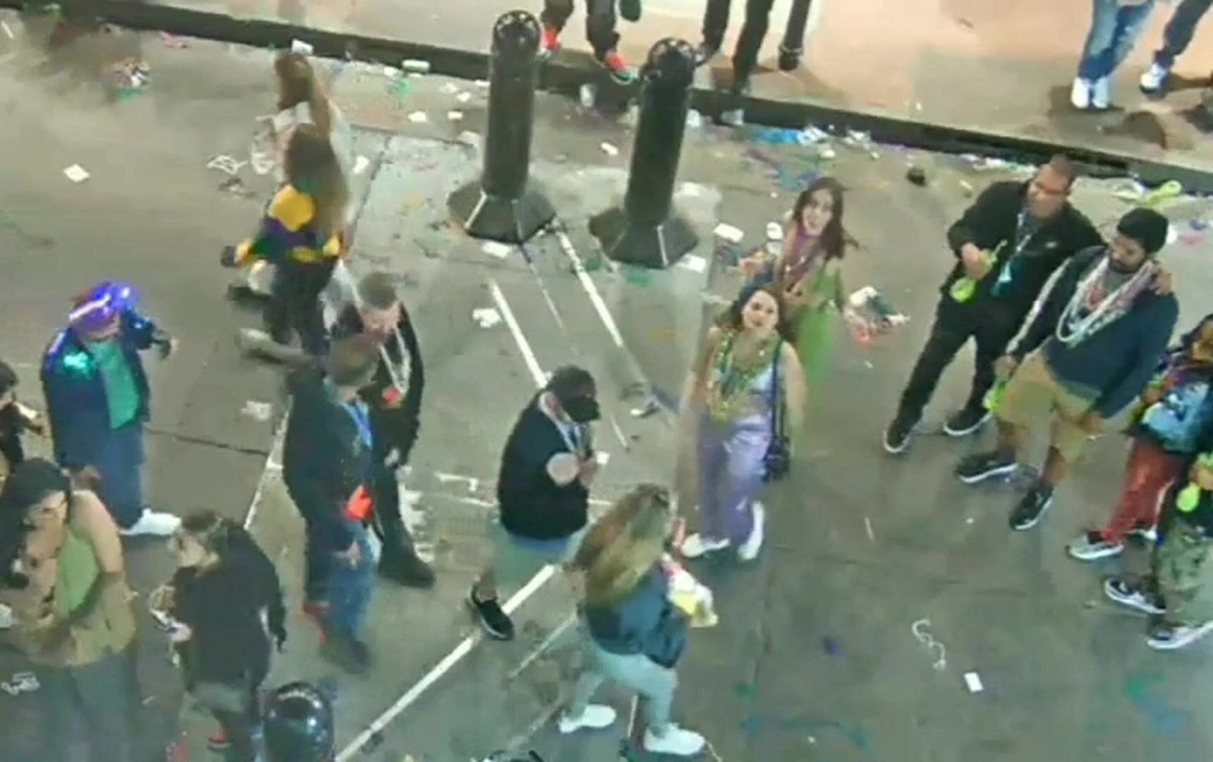 Woman flashing boobs for beads at mardi gras on earthcam