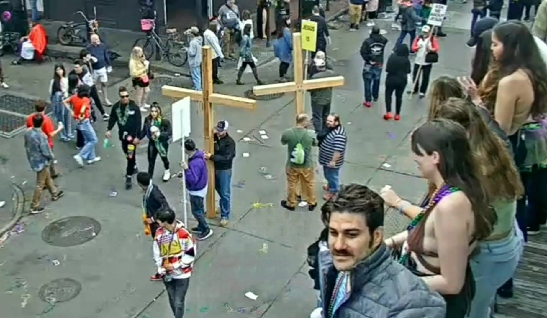 Sexy woman flashes boobs on earthcam at mardi gras. up close