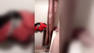 French girl took a shower while she was on live, but made a big ooooops