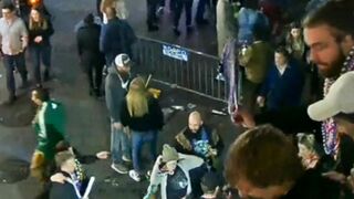 nice long flash for beads at mardi gras 2022 on earthcam