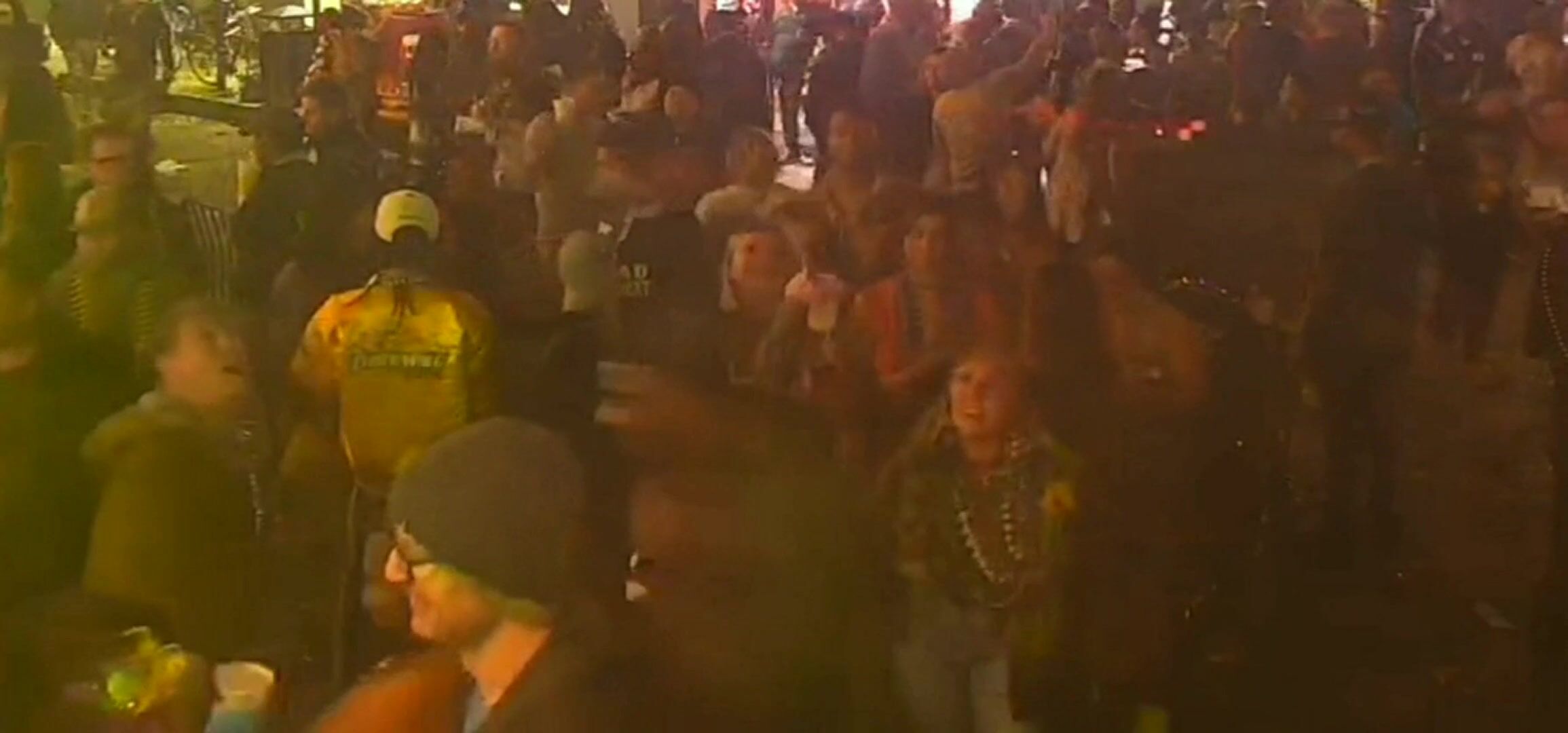 Multiple women flashing boobs at mardi gras 2022 on earth cam