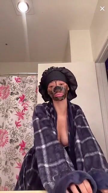 Her wifi saved her and made the quality ASS but @5a66y on tiktok shoutout bro that said there’d be a slip