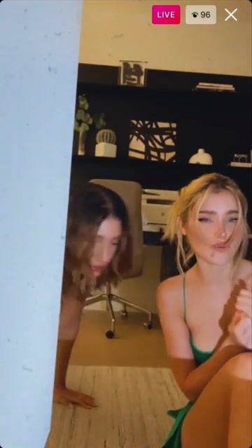 OG 2min vid / 5+ Min video of Sophiknight yesterdays live on tiktok plenty of slips in LOOP‼