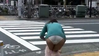 Girls Getting Pantsed: Pantsing in Japan #2