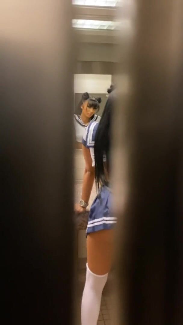 Spying on the popular schoolgirl~