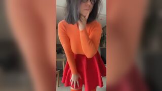 Let’s solve the mystery together! Velma from The Scooby-Doo by Miniloona