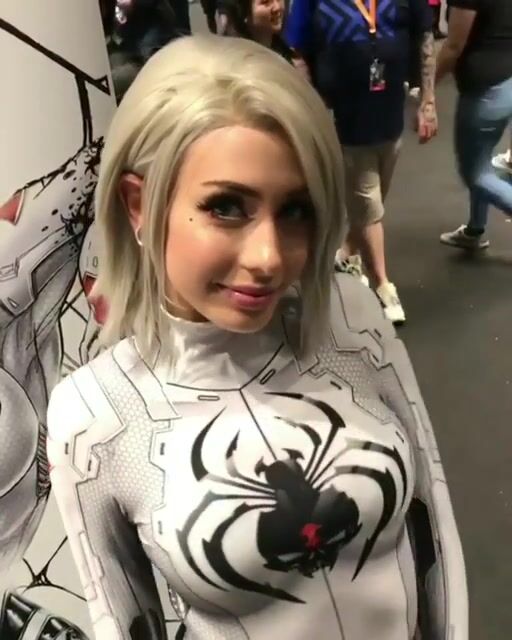 White Widow cosplay